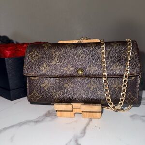 Louis Vuitton Monogram Sarah Wallet